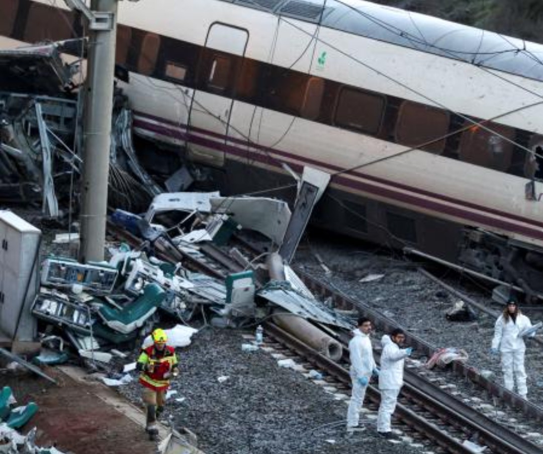 cjm_es's tweet image. Todo nuestro apoyo y solidaridad con las víctimas del choque de dos trenes de alta velocidad en Adamuz, Córdoba. Rezamos por las 39 personas fallecidas contabilizadas hasta la fecha y por la recuperación de los más de 150 heridos.