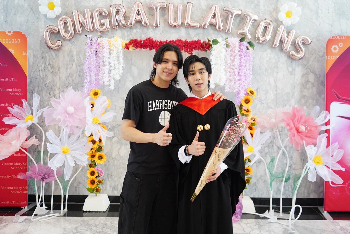 BrickinfoReport's tweet photo. "หลุยส์ ธณวิน" บัณฑิตใหม่ ม.อัสสัมชัญ คว้าปริญญาวิศวกรรมการบิน หลักสูตรนักบินพาณิชย์ตรี
👉 https://t.co/uF53ALc5vZ
#Louis_thanawin #AlphaJetของหลุยส์ #LouisGraduation #Brickinfo https://t.co/AA7yo0bPSc