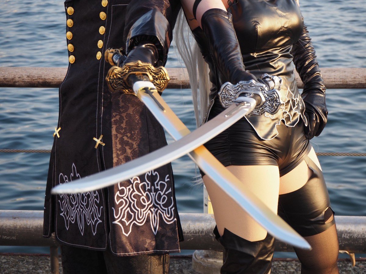 ⚠Cosplay

遊びで撮った1人がリンチされる写真大好き😂

やっぱり武器あるとかっこいいなぁ…✨