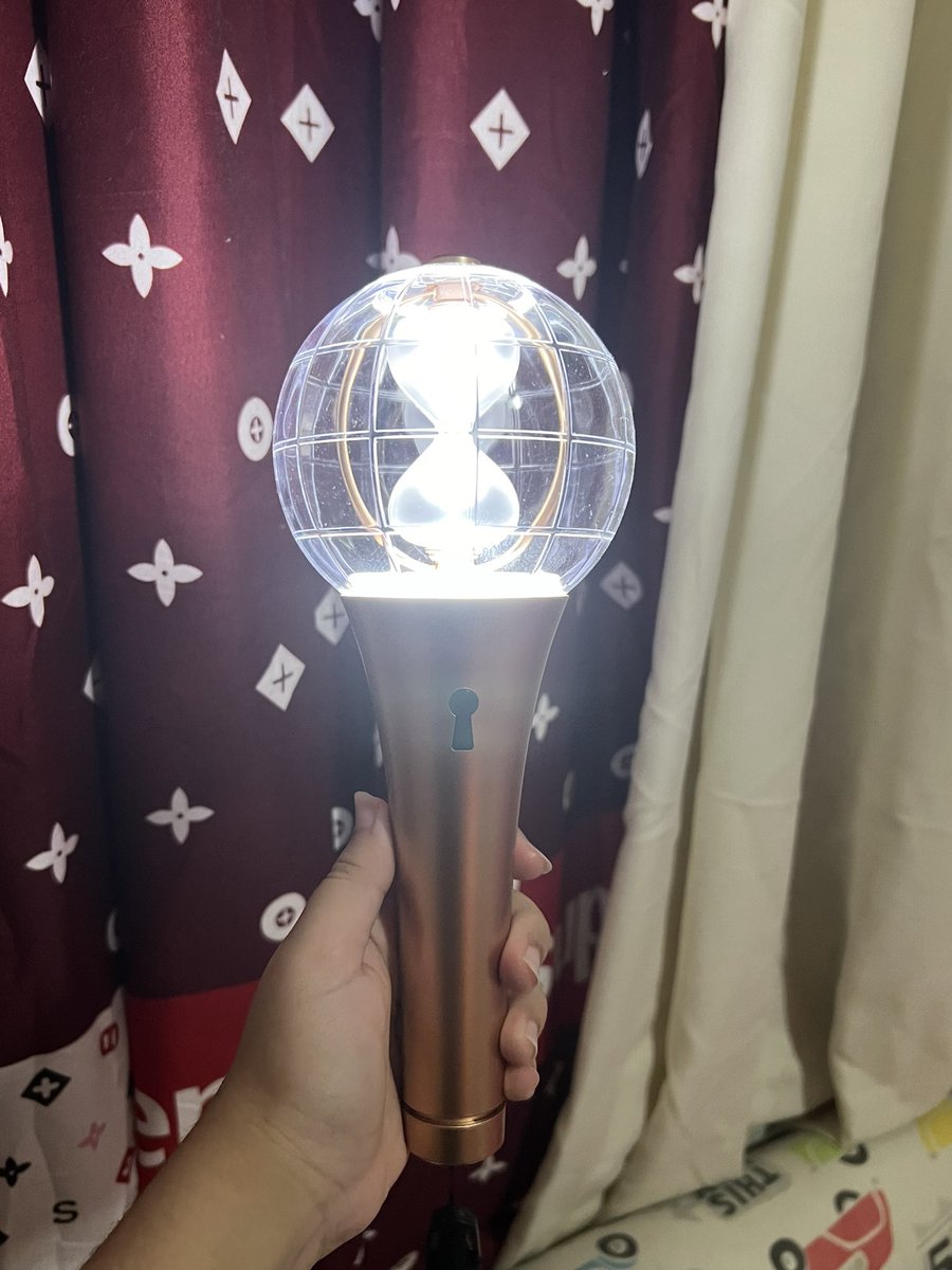 f3lixies's tweet photo. wts lfb ateez lightiny v2 

₱2000

— light stick never used (couldn’t go to con 😭)
— still has the box
— works perfectly 

reply/dm to claim https://t.co/iIzuEuv3nC