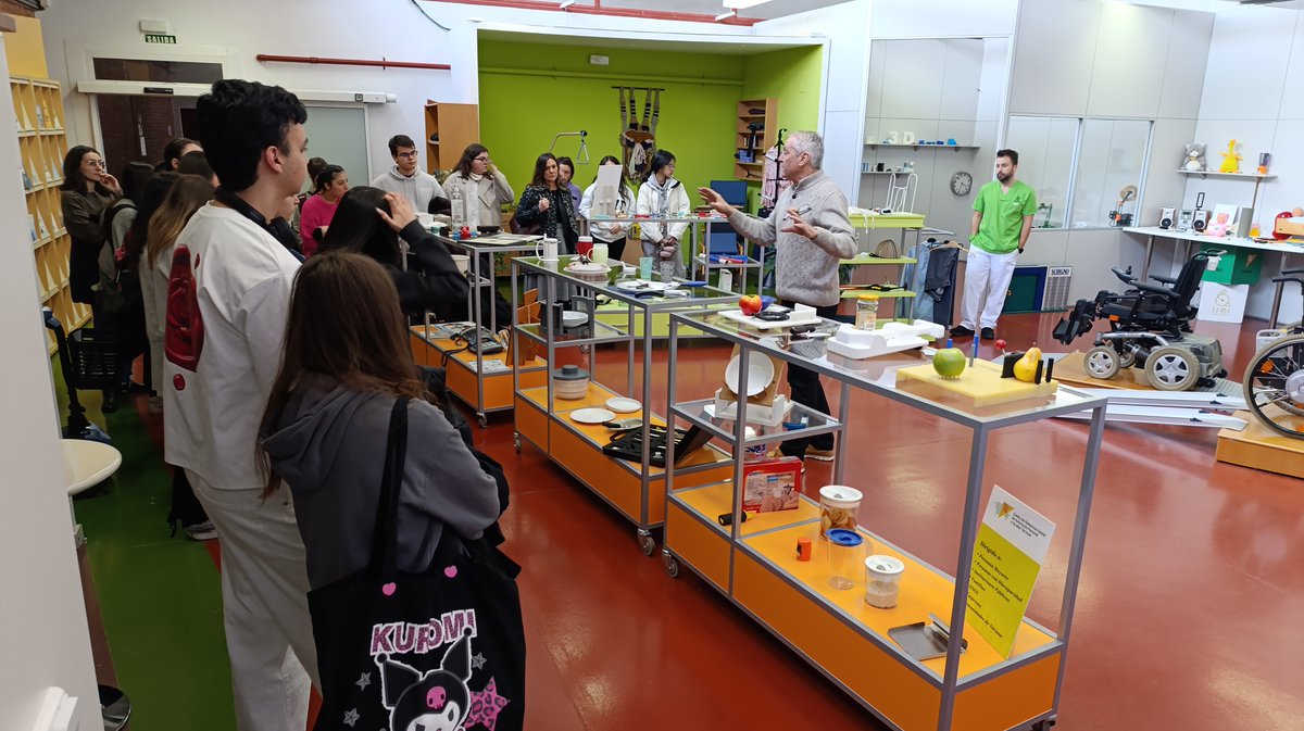 Nuestro agradecimiento al grupo de estudiantes del curso de Atención a la Dependencia del IES Batalla de Clavijo que nos visitaron recientemente, enseñándoles nuestra labor asistencial y los recursos que facilitamos a las personas con discapacidad.

<a href="/IESBClavijo/">IESBatalladeClavijo</a>