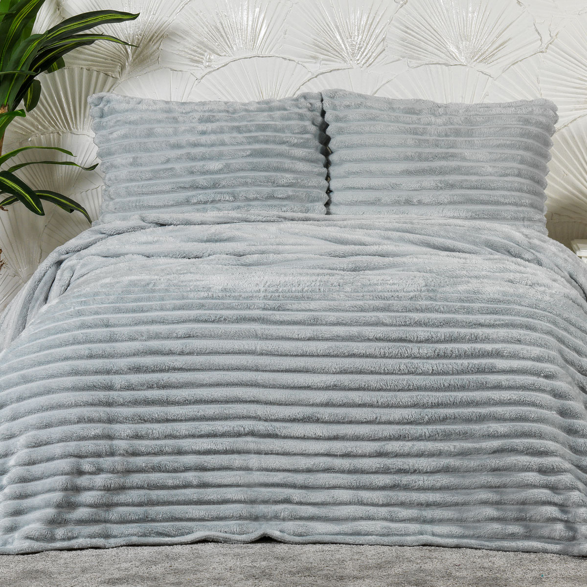 Çekiliş zamanıı 🎁 
Hediyeleşmelere doyamadıkkk 🥳
Bizi takip edip bu gönderiyi rtleyen bir şanslı kişiye yumoş yumoşş mateo battaniye hediye ediyoruzz ♥️
(Yorum yapmak şansınızı arttırır)