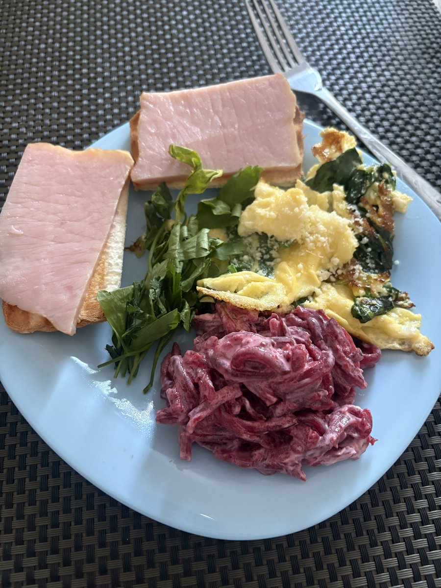 Вперше за тиждень поснідала, вауу