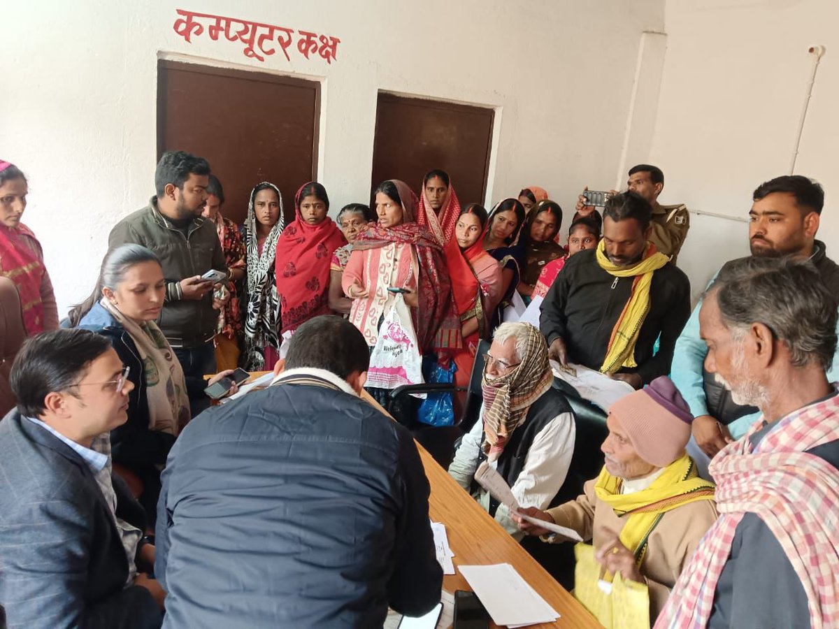 BiharRevenue's tweet photo. #फार्मर_रजिस्ट्रेशन (#AgriStack) के लिए 17 जनवरी से आयोजित शिविर का भोजपुर जिले के विभिन्न अंचल क्षेत्रों में @BiharRevenue के नवाजिश अख्तर ने रविवार को निरीक्षण किया।
@NitishKumar
@VijayKrSinhaBih
#AgriStack
#Panchayat
#Bhojpur
#Camps
#DigitalKisan
#Agriculturedept https://t.co/wJOtOC6aC9