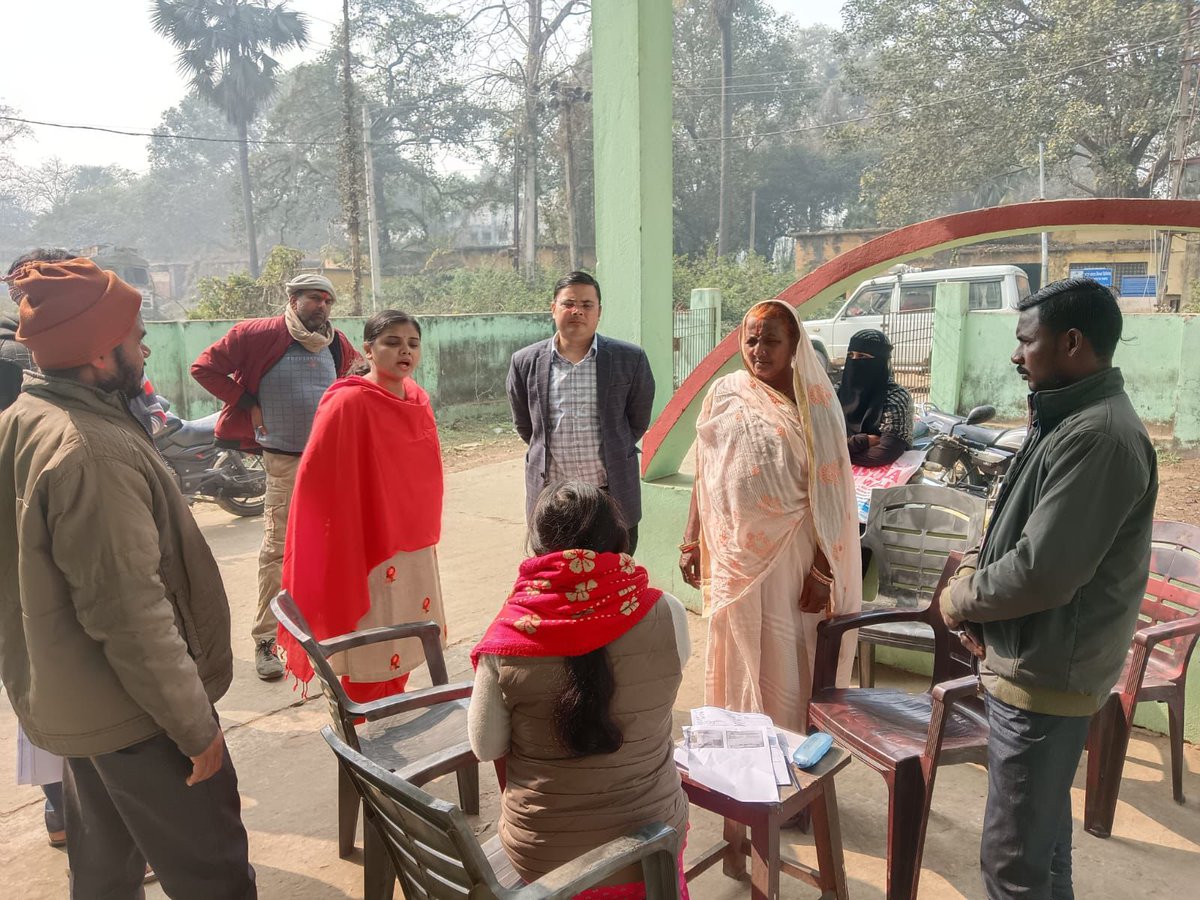 BiharRevenue's tweet photo. #फार्मर_रजिस्ट्रेशन (#AgriStack) के लिए 17 जनवरी से आयोजित शिविर का भोजपुर जिले के विभिन्न अंचल क्षेत्रों में @BiharRevenue के नवाजिश अख्तर ने रविवार को निरीक्षण किया।
@NitishKumar
@VijayKrSinhaBih
#AgriStack
#Panchayat
#Bhojpur
#Camps
#DigitalKisan
#Agriculturedept https://t.co/wJOtOC6aC9