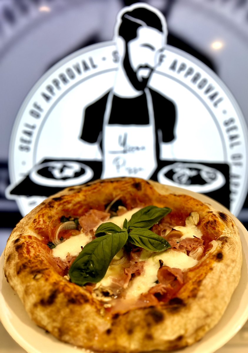 Huele un poco a lunes, ¿no?👀

Habrá que poner alguna solución y para eso qué mejor que una #YisusPizza🔥
 
Sigo experimentando con el horno nuevo y fondos improvisados😝

Esta semana bastante mejor que la anterior, aunque aún faltan testeos🍕

Vamos a por la semana familia💜