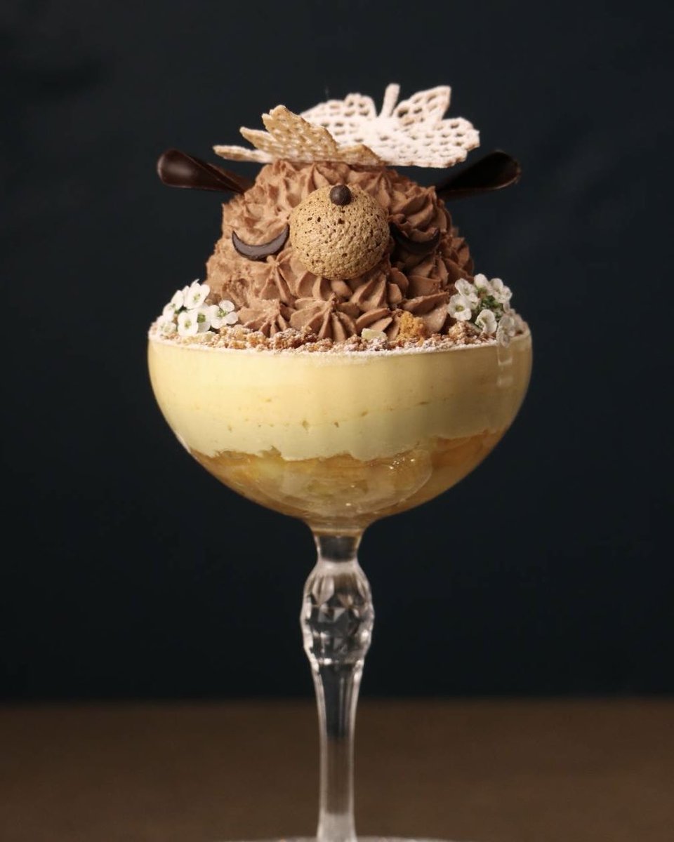 Number Kuma難波

━━━━パフェのご紹介━━━━━

『 クマにクマ 』

今日こそ絶対に寝る。
そう決めて、巣穴に潜った。
目も閉じた。森も静か。準備はバッチリ。
なのに、なぜか目はパッチリ。

羊みたいな雪を数えて、それでも眠れず
冬眠のはずが、寝不足の目元に現れた影
「寝たかったのに…」