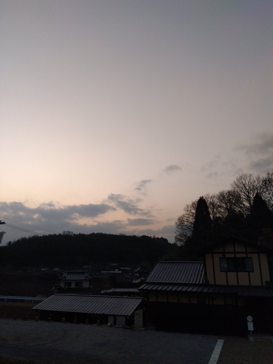 #安心院町 #宇佐市 #天気 
#農村BASE #古民家BASE
 #農家の終礼 #ペガサス
こんばんは、ペガサスです。
今現在の安心院の天気をお伝えします。

天気︰晴れ
気温：10. 6℃
湿度：71％