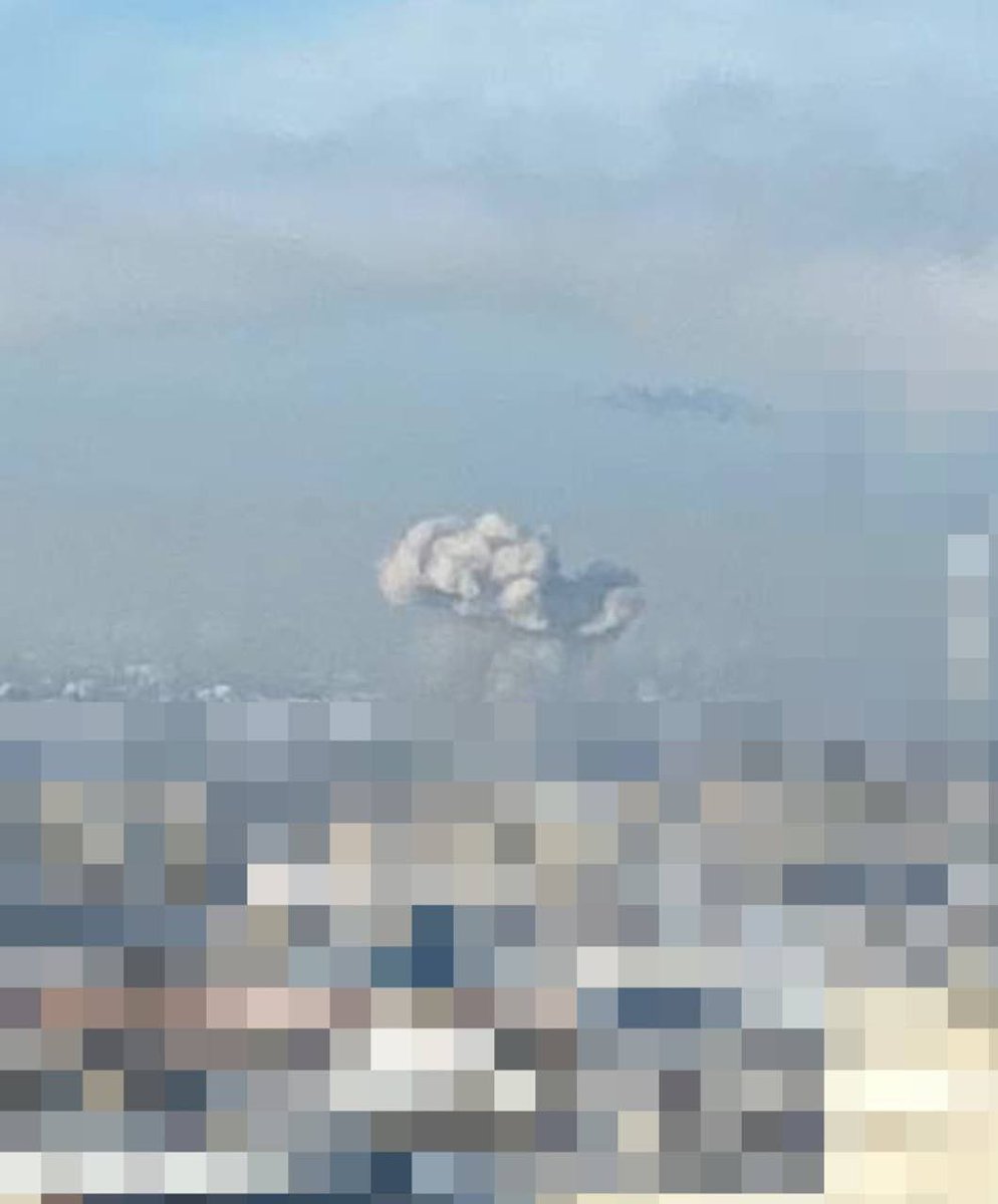 Maks_NAFO_FELLA's tweet image. ‼️ 🤬 Kharkiv is being hit by ballistic missiles, the mayor reports the arrivals

Also, from 09:50, rocket artillery is firing in the direction of Kharkiv.

A reconnaissance drone is flying over the city, apparently to adjust enemy fire.