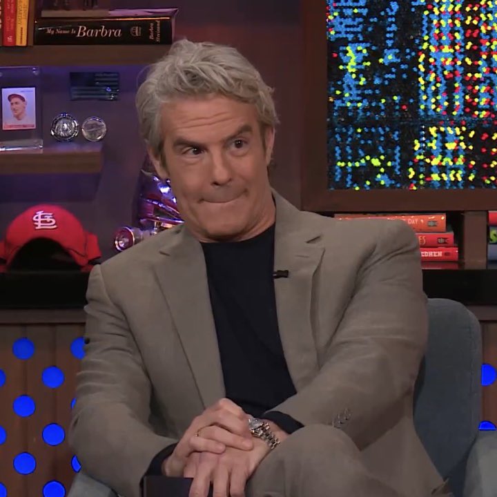 I hate drama!

Also me watching drama: