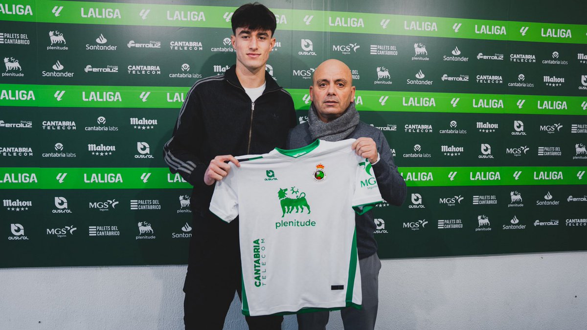 Si tú fueses el DD del equipo que marcha líder en <a href="/LaLiga2/">LALIGA HYPERMOTION</a>, ¿ficharías a un futbolista de Segunda RFEF con 546 minutos de juego y un solo gol?

Por eso es tan bueno Chema Aragón. Entiende perfectamente el modelo de juego de su entrenador y conoce qué futbolista pueden explotar