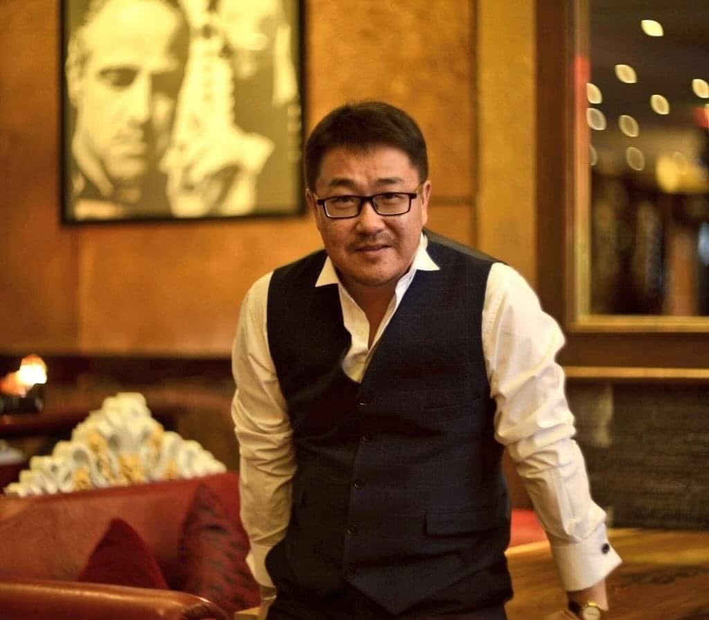 🔴МУГЖ Ш.Доржсүрэн: Урлагийнхан өөрсдөө өөрчлөгд‼️
Хүнтэй хоолонд ороход ядаж тооцоогоо хувааж хийж сур. Гадагшаа очоод монголчуудаараа  дайлуулж дайлуулчихаад эргээд Монголд ирэхээр нь огт танихгүй дээгүүр харчихдаг ... үнэн санагддаг.