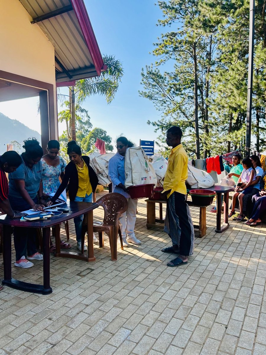 UKinSriLanka's tweet photo. 65,000+ people reached in the wake of Cyclone Ditwah through @UNOPS and Vriddhi with UK and @AusHCSriLanka support. As hill country records its coldest temperatures, families whose homes were destroyed receive essential shelter and hygiene items.
🇬🇧🇱🇰 https://t.co/73MZxOI1hy