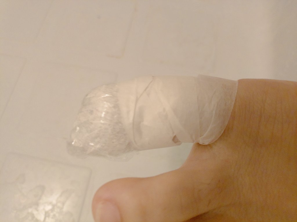 骨折した人みたいになってる