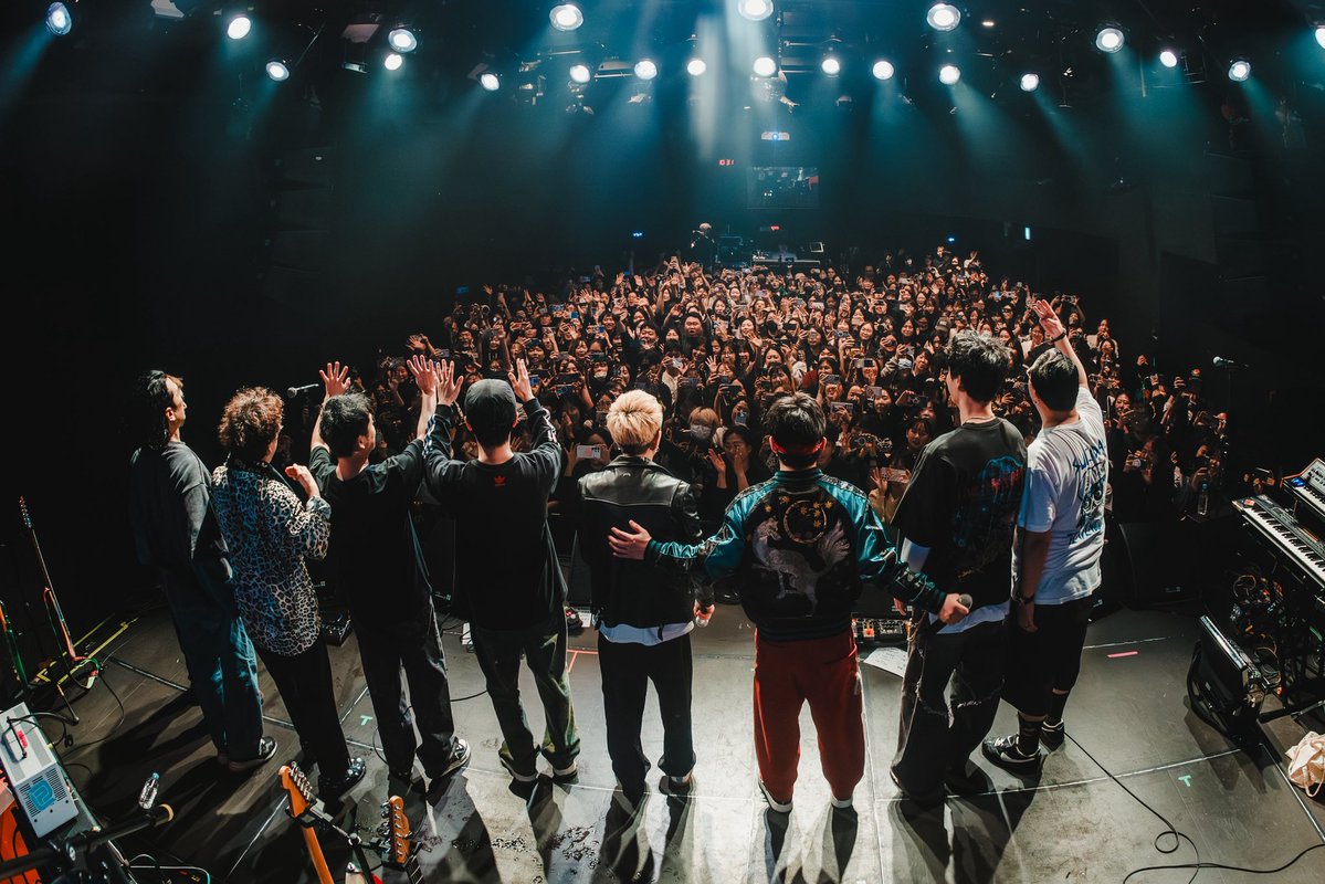 #PHOTO

2025.01.15 너트30 <크라잉넛x국카스텐>
오랜만에 홍대 상상마당에서의 공연이었습니다. 
셋리도, 관객도, 크라잉넛도, 국카스텐도 모든것이 너무  좋았습니다! 
함께해주신 모든 분들 감사합니다🎸🤘✨

#국카스텐 #Guckkasten
#너트30 #크라잉넛