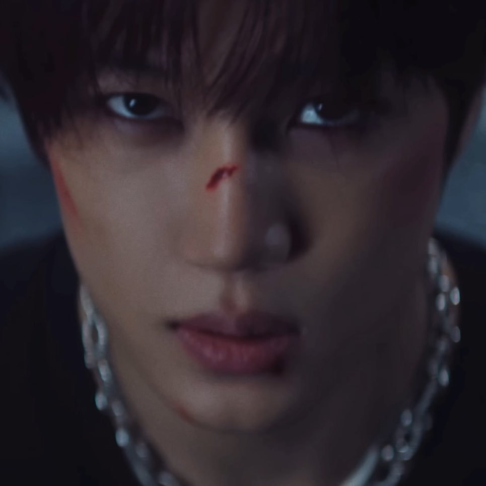 zkdlindaily's tweet photo. WOAH kai…..
#EXO_CROWNOutNow https://t.co/eagjMHo3c7