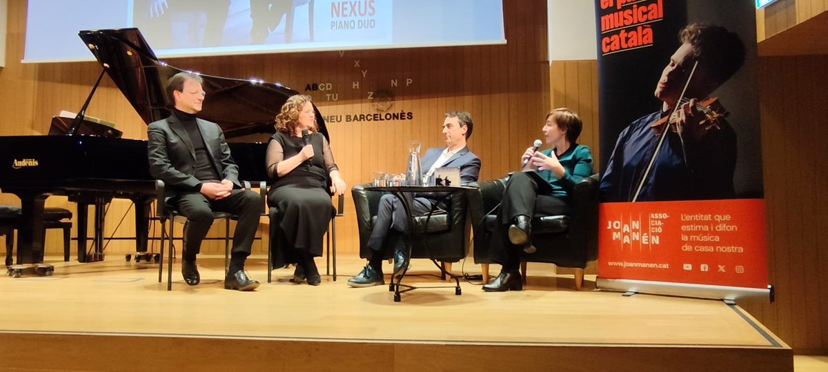 JoanManen's tweet photo. Sala plena a vessar divendres a l'@AteneuBCN arran del concert-presentació del disc Emotio del @nexuspianoduo i del 15è cicle #ElsTeusClàssics. Van participar tb @MarionaVila_, @marcmigo, Moisès Bertran, el president de l'AJM @danielblanchpno i la divulgadora @meritxell_tena https://t.co/PdEV1J8J4v