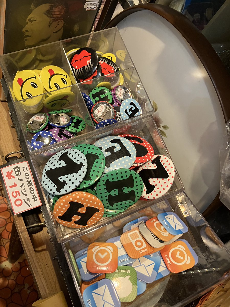 goingbellbo's tweet photo. ここにしかないレトロなアイテム多数あり毎日が楽しくなるかもね
●通販可能、DMやメールお電話など気軽にお問い合わせください
インスタの方にも「本日のひとことレトロ」商品写真をUPしてます新入荷商品の詳細画像見れますhttps://t.co/GrqbhGZeCq  #レトロ　#ごちゃごちゃ
#古着屋　#大名　#福岡 https://t.co/6vExHpPT21
