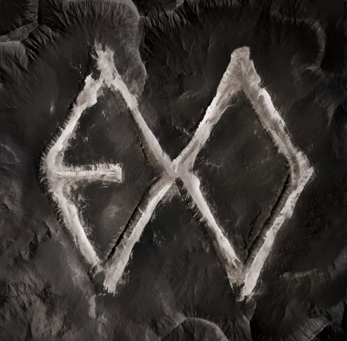 PopBase's tweet image. EXO has released their new album ‘REVERXE.’

(open.spotify.com/album/4ZXDMoZK…)