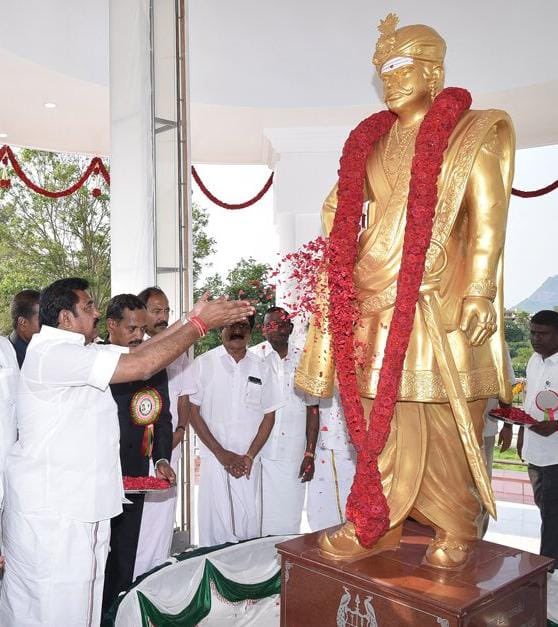 EPSTamilNadu's tweet photo. பாண்டிய மன்னன் சடையவர்மன் வீரபாண்டியனின் படைத் தளபதியாக இருந்தவரும், தனது விடா முயற்சியாலும் நம்பிக்கையாலும், 
கொண்ட கொள்கையில் இருந்து வழுவாது, 90கிலோமீட்டர் வரை செல்லும் காலிங்கராயன் கால்வாயை அமைத்து, 

வறண்ட பகுதிகளிலும் பாசன வசதி செய்து தந்து, சுமார் 800ஆண்டுகளுக்கு முன்பே விவசாய புரட்சியை தமிழ்நாட்டில் மேற்கொண்டவருமான காலிங்கராயன் அவர்களின் நினைவாக கொண்டாடப்படும் தை 5ஆம் நாளான காலிங்கராயன் தினத்தில், அவர்தம் தியாகத்தையும் புகழையும் போற்றி வணங்குவதுடன்...

கடந்த 2018ஆம்ஆண்டு ஈரோட்டில் காலிங்கராயன் அவர்களின் மணிமண்டபத்தை நான் திறந்துவைத்ததையும் இவ்வேளையில் நினைவுகூர்கிறேன்.
@AIADMKOfficial