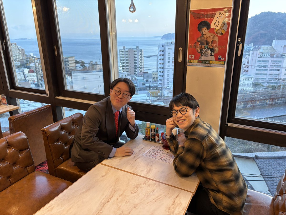 hiwarayohei's tweet photo. 今日もきむさんがかっこよかった。
その異常なまでのスタイルの良さ、そして全芸人を包み込むような愛のある笑顔ツッコミ。
そのコメディシップに触れた人は、「この写真の背景の街や海がすべて、きむさんが所有するもの」と思ってしまうのも仕方ない。 https://t.co/qx3T4Crj0E