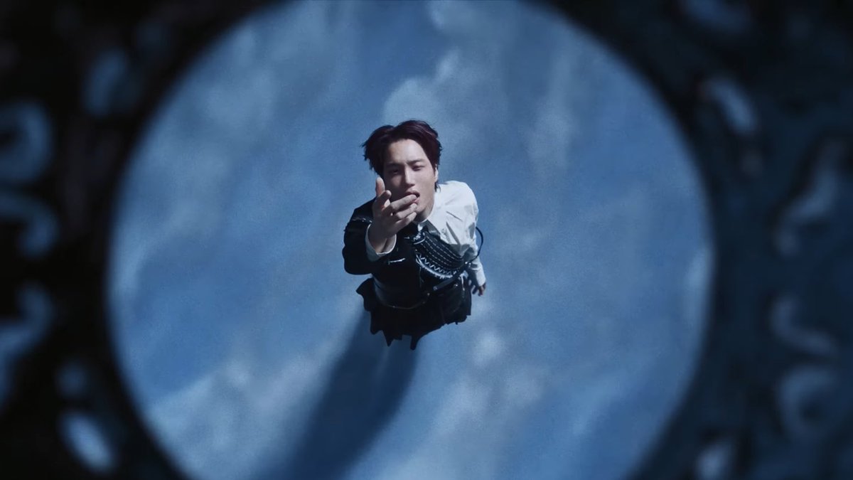 THE VISUALS ARE INSANE.
OH MY LORD KIM KAI. 

#EXO_CROWNOutNow
#StreamREVERXE #EXO_REVERXE
#KAI #카이