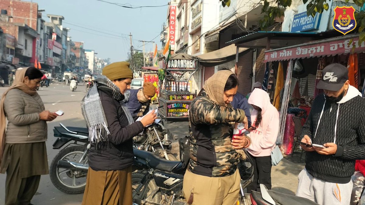 Gurdaspur Police Women PCR in action 🚔
Challaned vehicles found without number plates, without helmets, and without proper documents during a special traffic enforcement drive.
Follow traffic rules. Wear a helmet. Stay safe.
#punjabpolice #followtrafficrules