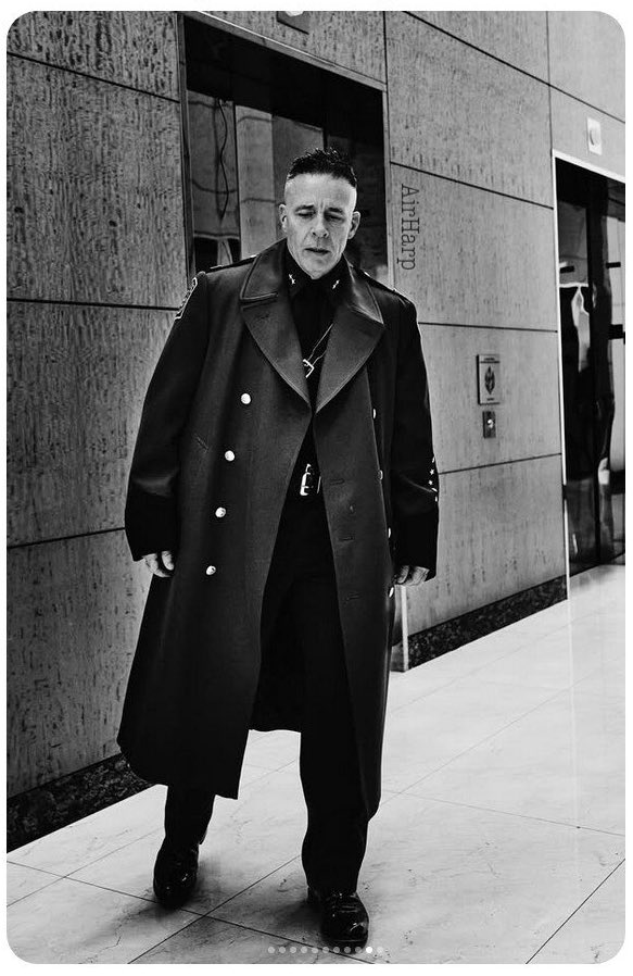 marcspeelman's tweet image. Als je niet met nazi’s vergeleken wil worden, moet je je niet als nazi’s verkleden. Dit is Greg Bovino, de leider van ICE Operation Midway Blitz.