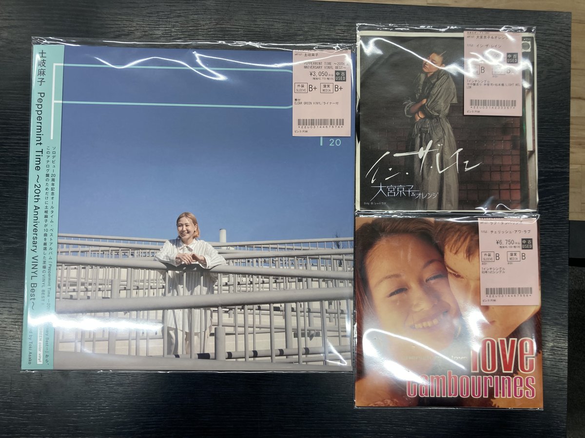 ν[neu]結成〜RED EMOTION全CD。コメントDVD、ライブDVDつき ν[neu]結成〜RED EMOTION全CD。コメントDVD、ライブDVDつき ν[neu]結成