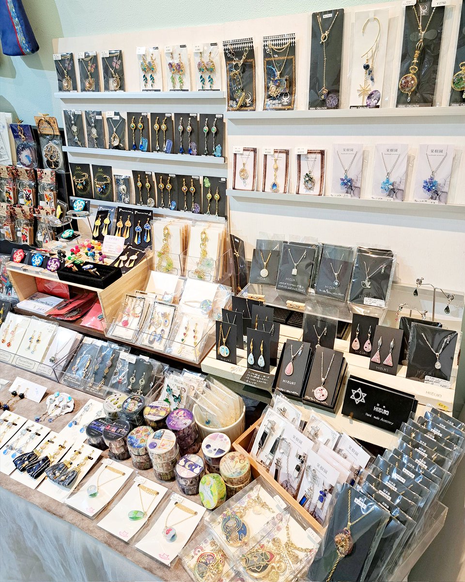 hakomittsu's tweet image. てづくり雑貨店hakomittsu.
本日もopen致しました(*^^*)

19時までお待ちしております♪
地図⇒ hakomittsu.com/access/

🌟1月は隣部屋104アトリエにて営業中！

#はこみっつ #ハンドメイド