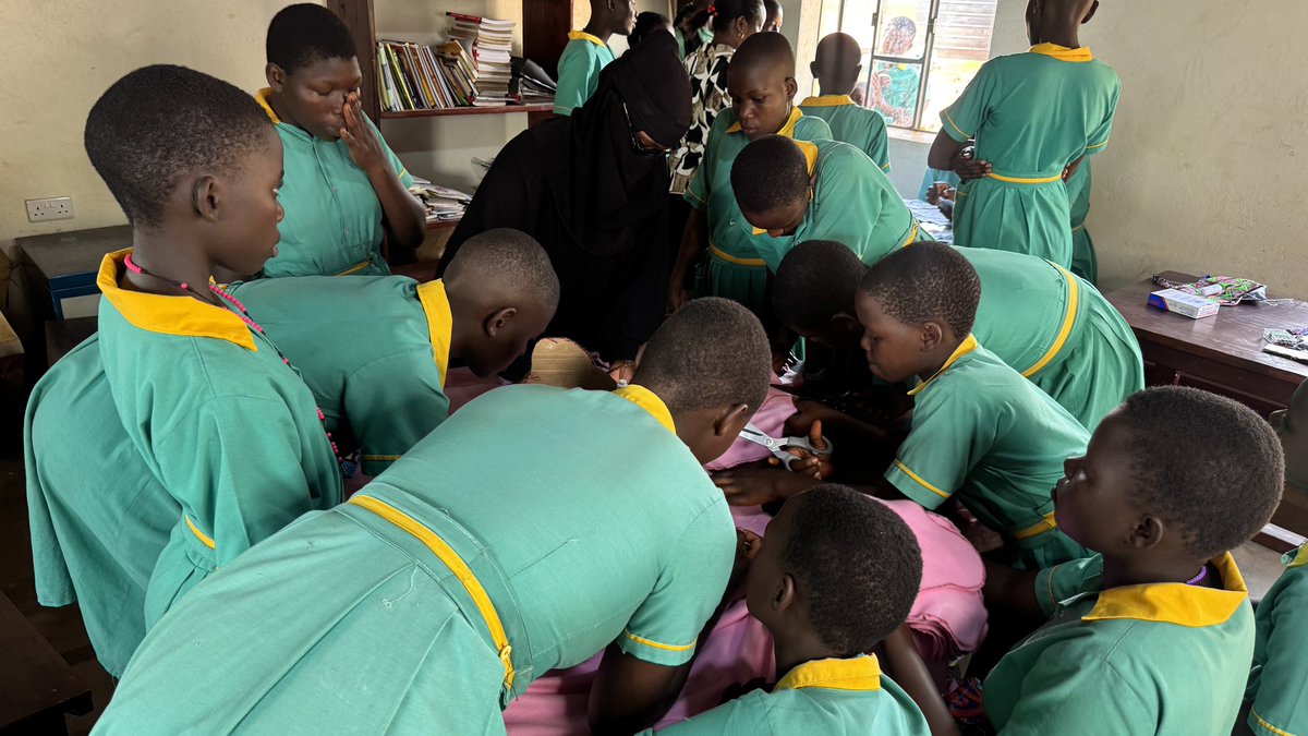 AssortedAfrica's tweet photo. Through our Super Teen Program, we are running a Peer Educators initiative in 6 partner schools where trained 20 peer educators are equipped with practical skills to make reusable sanitary pads.
#MenstrualHealth #ReusablePads https://t.co/v9D4v39e3N