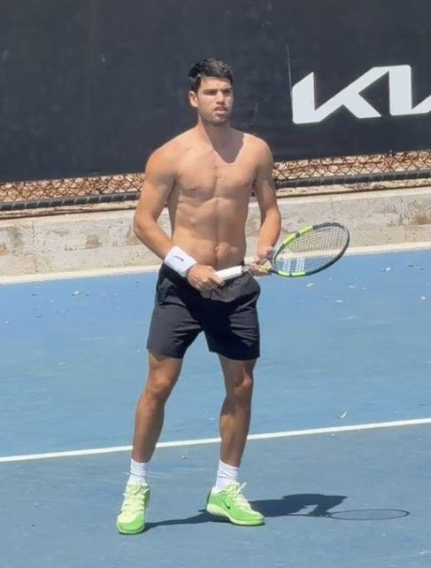 bIuezoya's tweet photo. he’s so hot what the hell https://t.co/oO0XYlHNi9