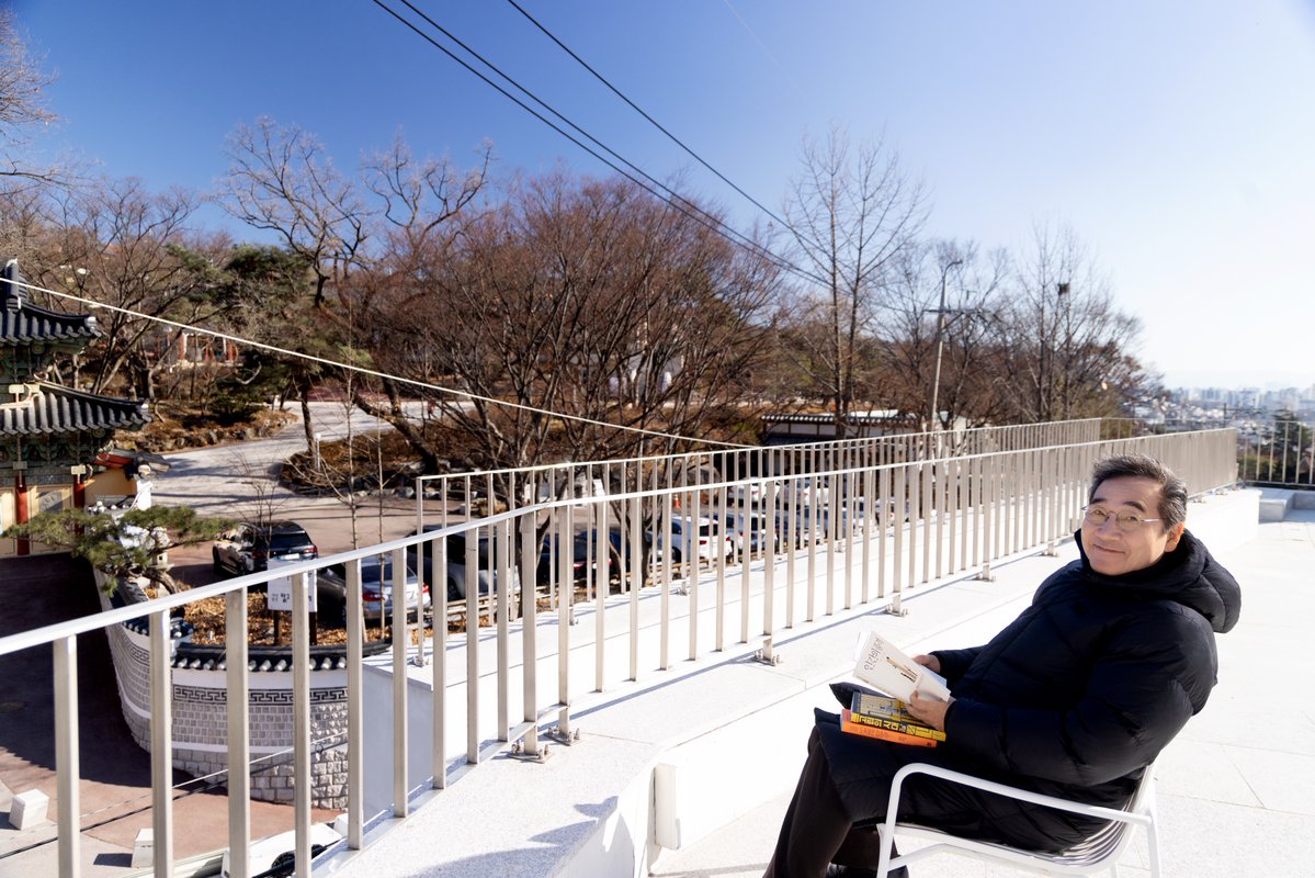 “저도 아직 인격이 완성되지 못한 불완전한 사람입니다. 이 저자의 말대로 삶이란 더 나은 인간이 되기 위한 투쟁이라 믿고, 자기와의 투쟁 계속하겠습니다.”  

이낙연의 사유, 
<결함으로 구원받은 사람들 이야기> 中

youtube.com/watch?v=z1HYSU…