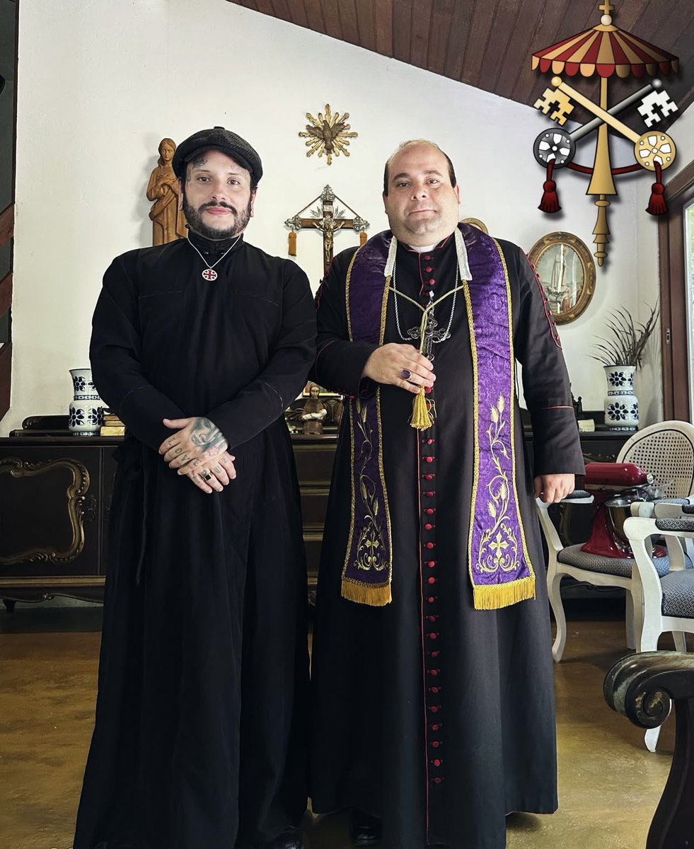 FIGHTZINCLUB's tweet image. Ex satanista, macumbeiro, maçom grau 33, agente do mossad, judeu, antissemita, supremacista ariano, cristão e ex pastor protestante Vicky Vanilla se converte ao catolicismo vertente sedevacantista.