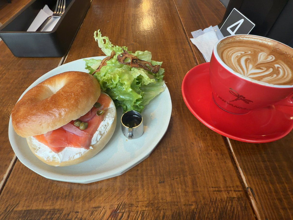 blackmoral3210's tweet photo. 今日は髪切りに札幌来たのでカフェ開拓✨️
カフェオレが美味い〜😋 https://t.co/uYgHexZsr5