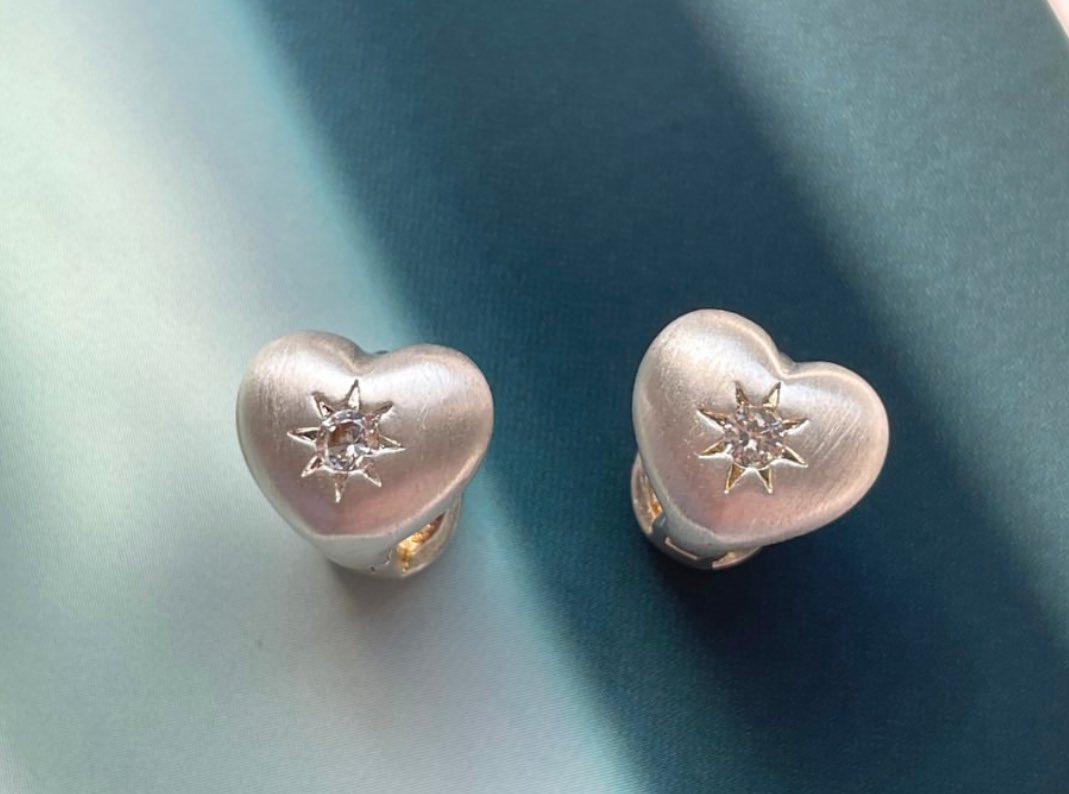 alonepord's tweet image. แนะนำต่างหูร้านนี้เป็น silver 925 &amp;amp; nickel free แพ้ง่ายใส่ได้ แต่ละแบบราคาไม่เกิน 300 บาทคั้บ