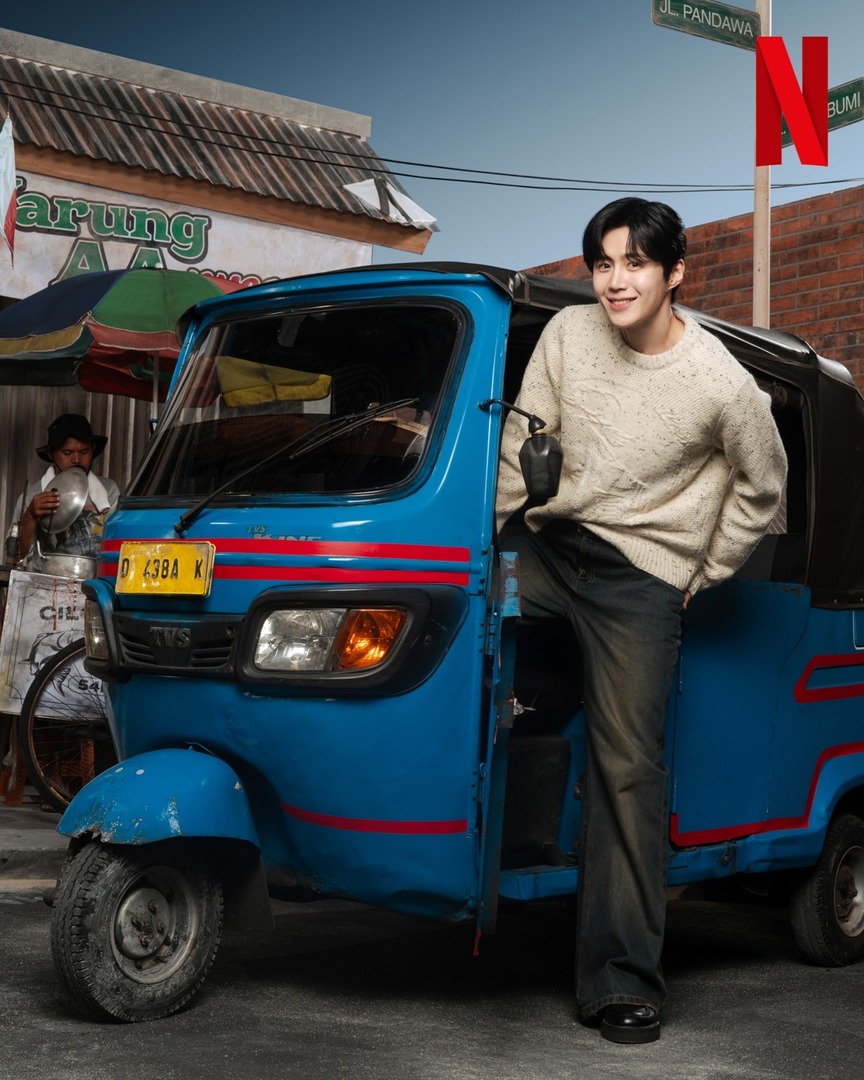 kdrama_menfess's tweet photo. Boleh kali ya abis pulang kerja dijemput Kim Seonho pakai bajaj •kdm• https://t.co/MZWcl48OLA