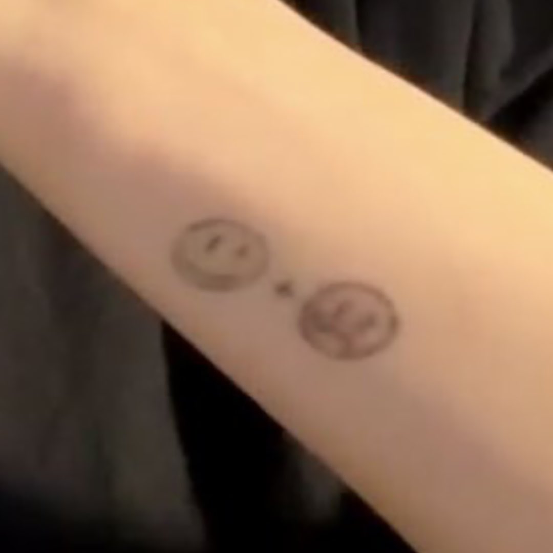 _pujadnwm's tweet photo. To think it was this bright but its blurring out now. Seungyoun,I am glad to know that the reason you got them,you are slowly healing from it. I am so proud of you. Love you sm. And even tho I'll miss the tattoos,they'll remind me that a part of you is now healed🤍
#WOODZ #조승연 https://t.co/ElRawl4NpT