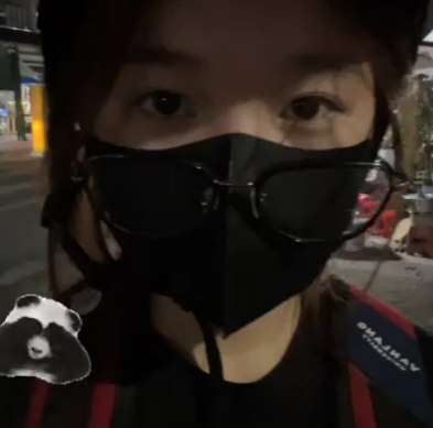 lebichngocuy's tweet photo. sinh viên VNU chào mấy chú https://t.co/J0qfvkjHtA