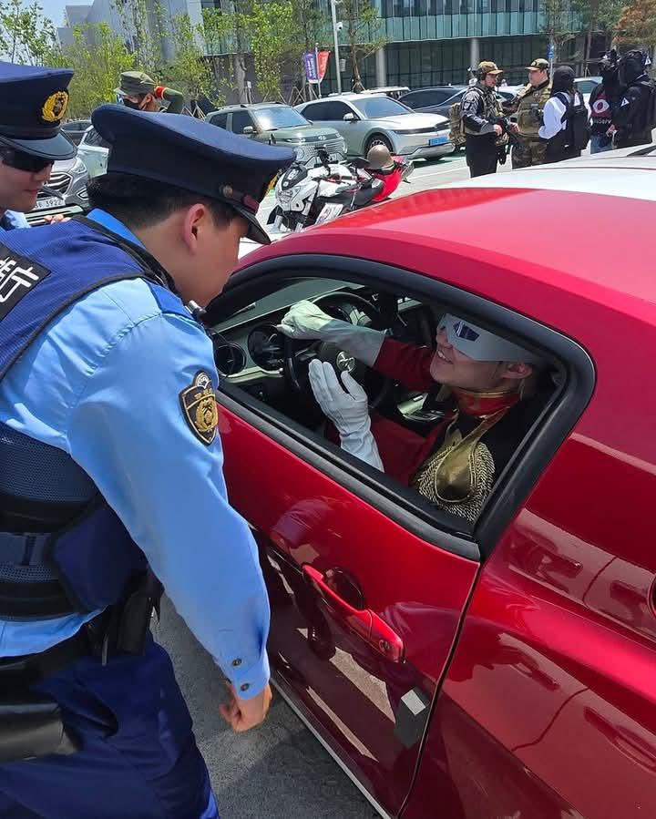 caption this

📸: <a href="/gimojji2571/">팀탐</a> 

#Gundam