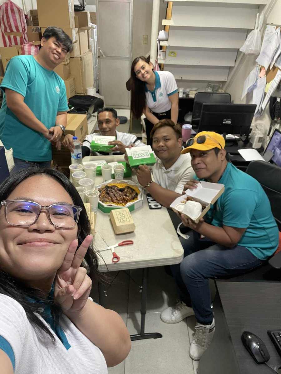 Kaye865091's tweet image. Thank you very much po sa food  @FyangSlayers @MangInasalPH 

Sharing also the blessings to my co-workers

FYANGsarap Sa MANGINASAL
#NapapasarapPagKaingMangInasal