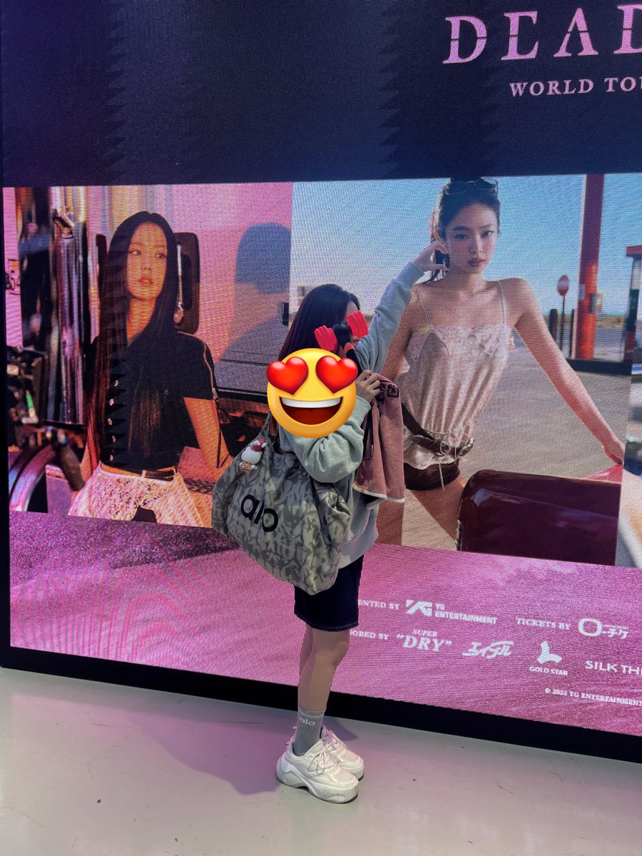 116_pink's tweet photo. JISOOがaloのバックに気がついて
あっ‼️て指差してくれたの嬉しかった😭😭 #BLACKPINK_TOKYODOME https://t.co/x6zYcZnECA
