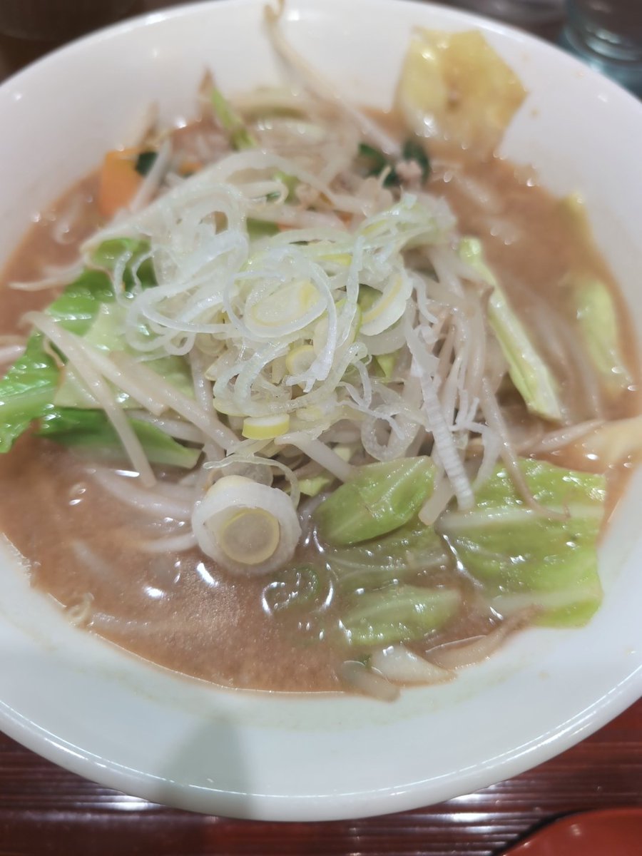 味噌ラーメン　岩手県　2026.🍜7
坂内ラーメンを食べて温泉に入って♨️観光をして、小腹が空いて入ったラーメン屋さん、どうしても名前が思い出せない😭
炒め野菜のキャベツが甘くて美味しかったのに😿