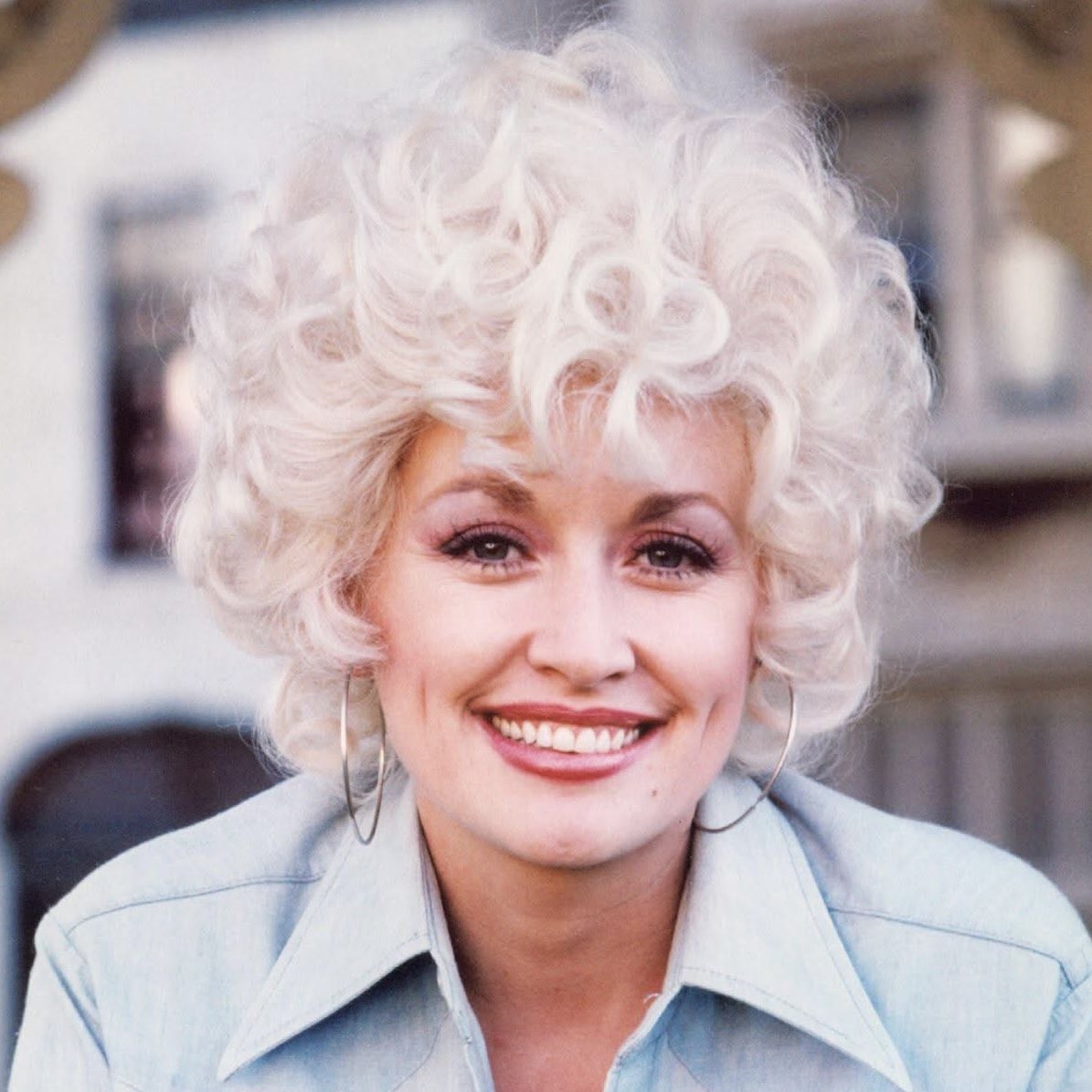 PopCrave's tweet image. Happy 80th birthday to the iconic Dolly Parton.