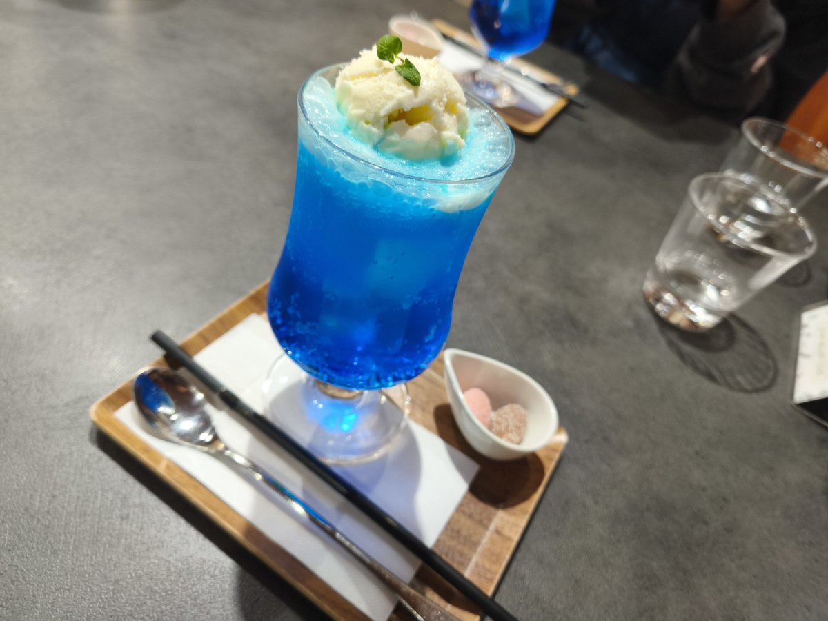昨日は前から気になってた古民家カフェのせいろ蒸しランチを食べに行った！

古民家をリフォームして個室3部屋と2人席3つ程あり時間が遅かったのもあり個室でゆっくり出来た😊

せいろ蒸し初めて食べたけど野菜の甘みがしっかりありご飯が進む！
ご飯おかわりOKだったけど辞めてクリームソーダを注文👍