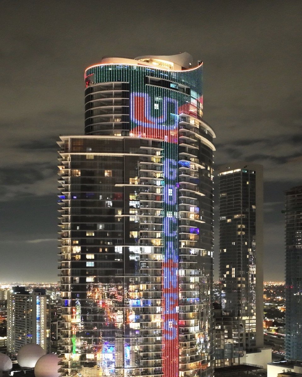 univmiami's tweet image. Twas the night before the @CFBPlayoff National Championship 🧡🏈💚

#gocanes