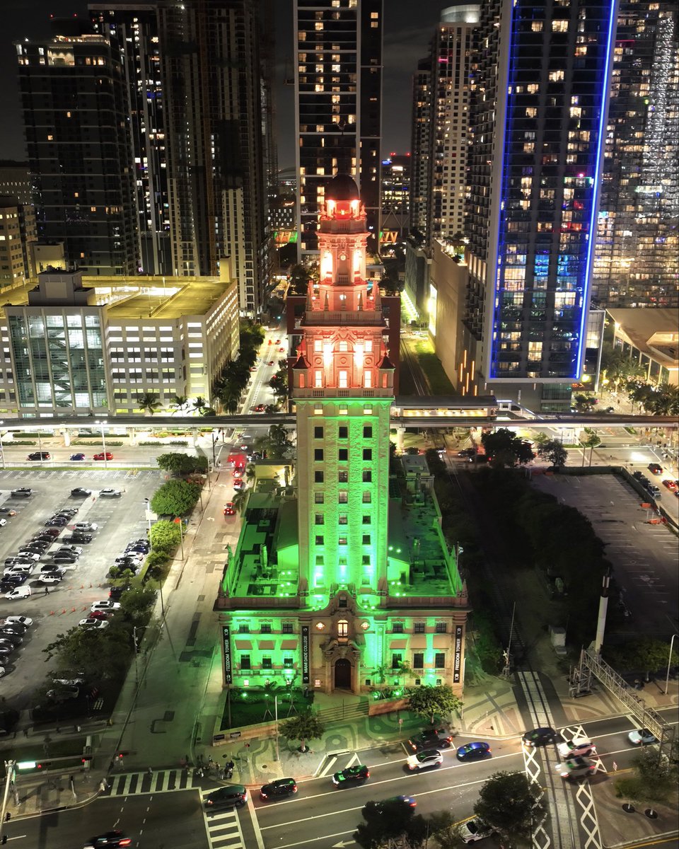 univmiami's tweet image. Twas the night before the @CFBPlayoff National Championship 🧡🏈💚

#gocanes