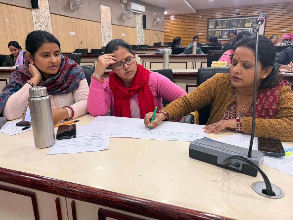 UMCudaipur's tweet photo. From training to transformation.
Play moved from classrooms to a Nagar Nigam park, turning public space into learning. Honest talks followed—parental stress, wellbeing, care. We ended where it matters most: the child—listening, responding, being present. https://t.co/E00U0L1Dno