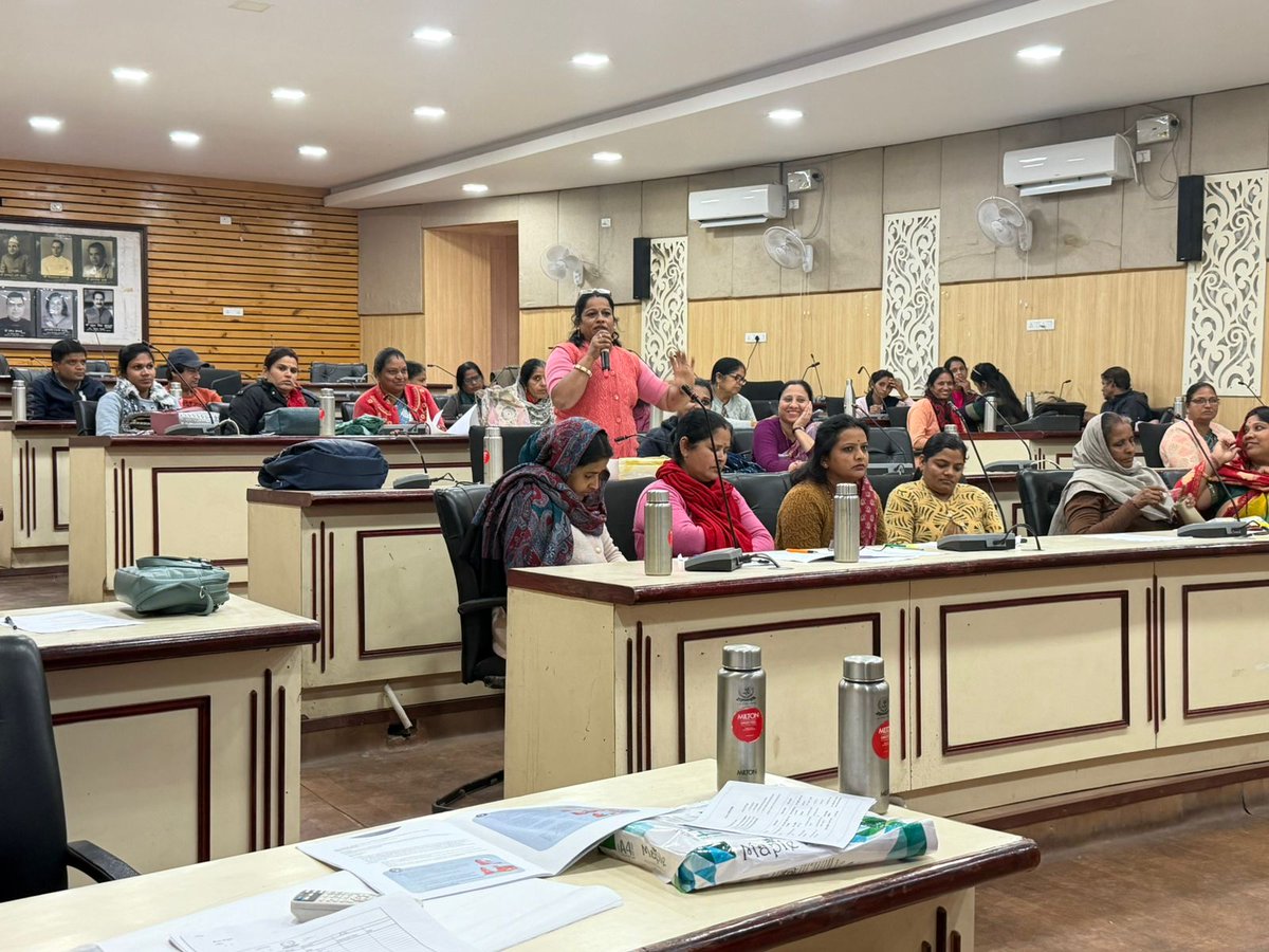 UMCudaipur's tweet photo. From training to transformation.
Play moved from classrooms to a Nagar Nigam park, turning public space into learning. Honest talks followed—parental stress, wellbeing, care. We ended where it matters most: the child—listening, responding, being present. https://t.co/E00U0L1Dno