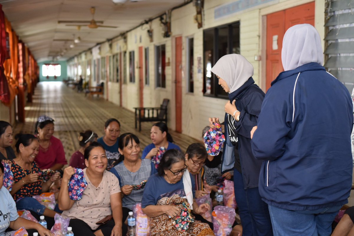 Kempen kemiskinan haid kepada wanita2 di rumah panjang ukong Miri
Untuk kanak2 kami buat kempen anti buli dan pemberian beg sekolah. 

#periodpoverty
#childdevelopement
